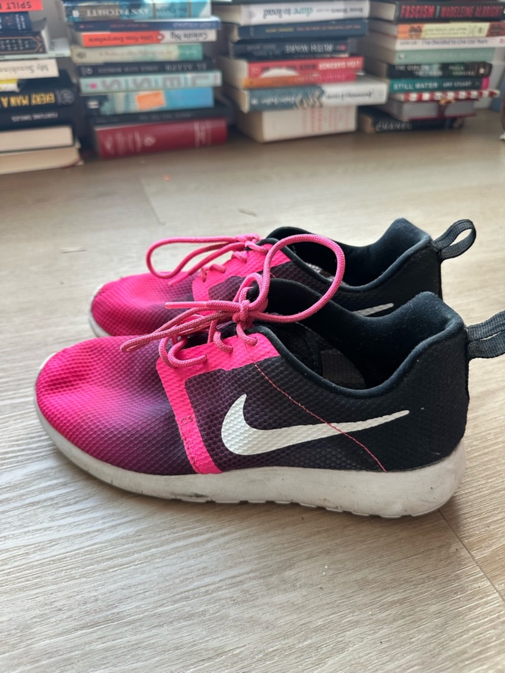 Nike women’s ' Pink and Black Lightweight Running Shoes